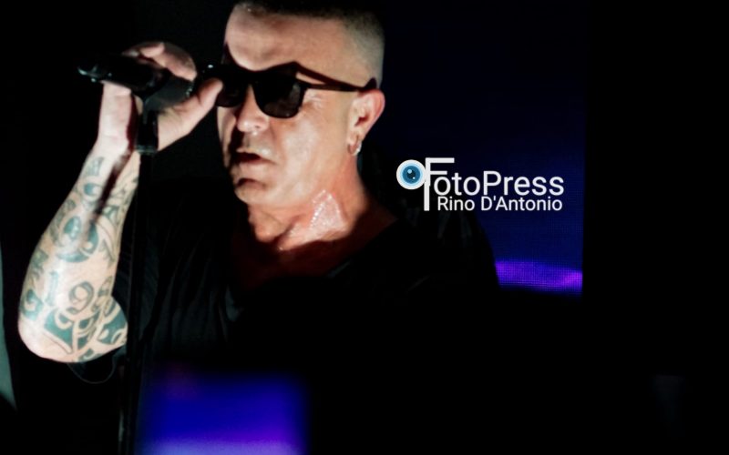 La grande performance musicale dal vivo per Franco Ricciardi