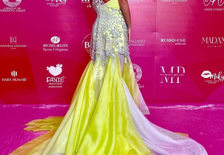 Tanya La Gatta ammalia i suoi fan sul red carpet del Festival del Cinema di Venezia