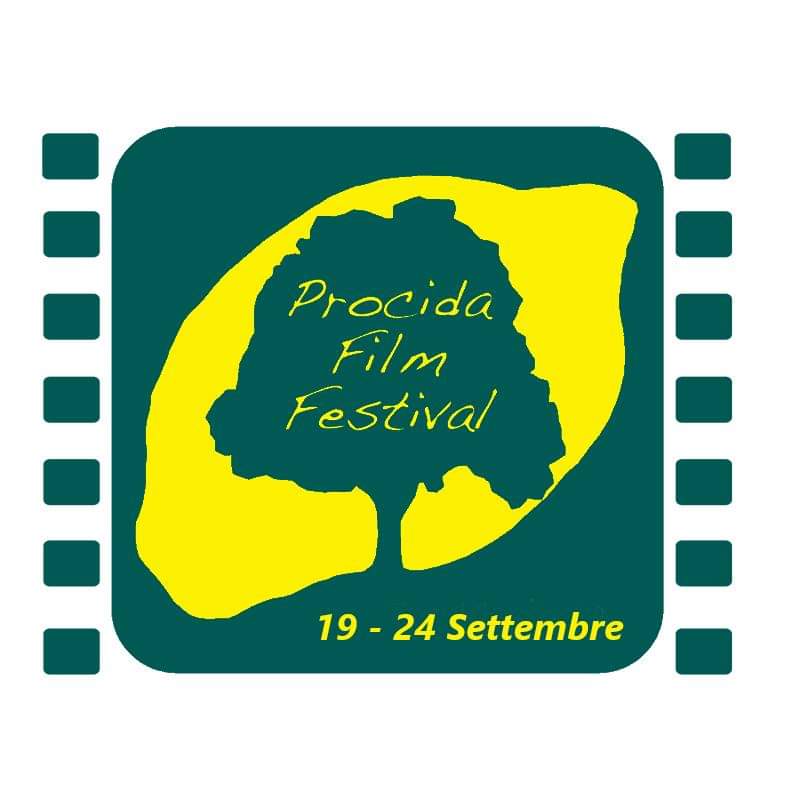 L’attrice Maria Grazia Cucinotta ritorna sull’isola de “Il Postino” per la decima edizione del Procida Film Festival