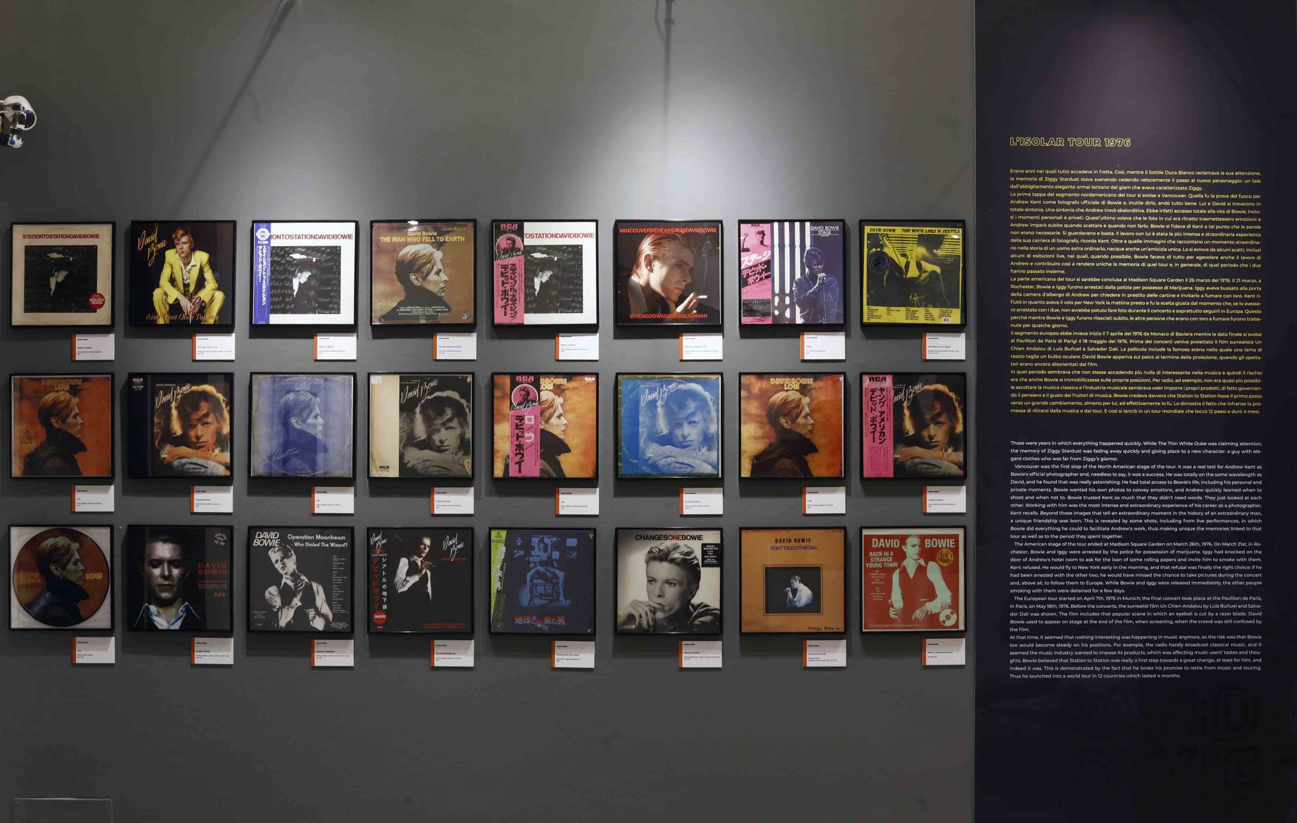Per la mostra dedicata all’artista David Bowie al Palazzo delle Arti Napoli arriva l’iniziativa “L’arte sotto l’albero”