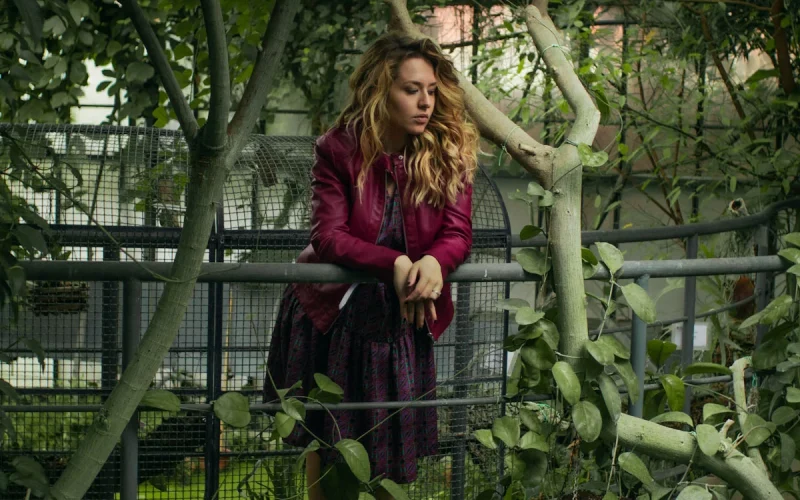 Il nuovo singolo di LYNORA feat. Fat Dad:  “1000 SPINE”