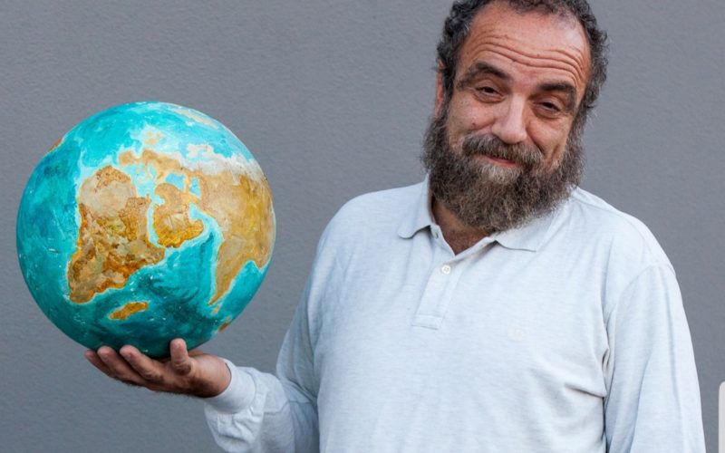 GIOBBE COVATTA CON “6° (SEI GRADI)” APRE LA #SUPERSTAGIONE 2023/2024 DEL TEATRO BOLIVAR DIRETTO DA “NU TRACKS”