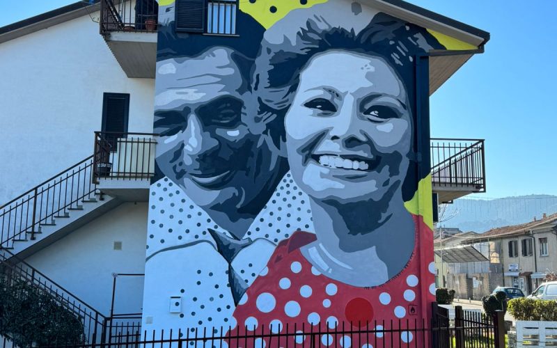 Murales degli iconici personaggi del cinema italiano al Narni Scalo: un museo a cielo aperto.