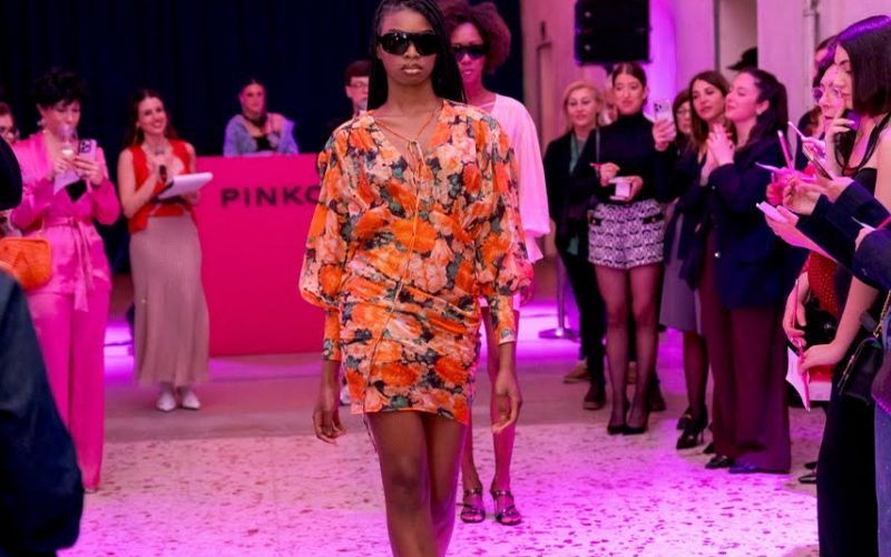 Pinko, trunk show con 300 ospiti: riflettori sulla collezione spring-summer 2026 